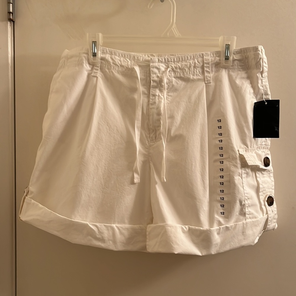 Liz Claiborne Lizwear white shorts